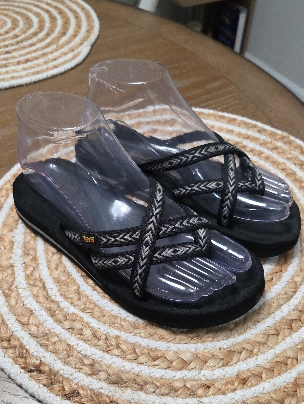 Teva Womans Olowahu Strappy Sandals In Black/ Grey Size 5